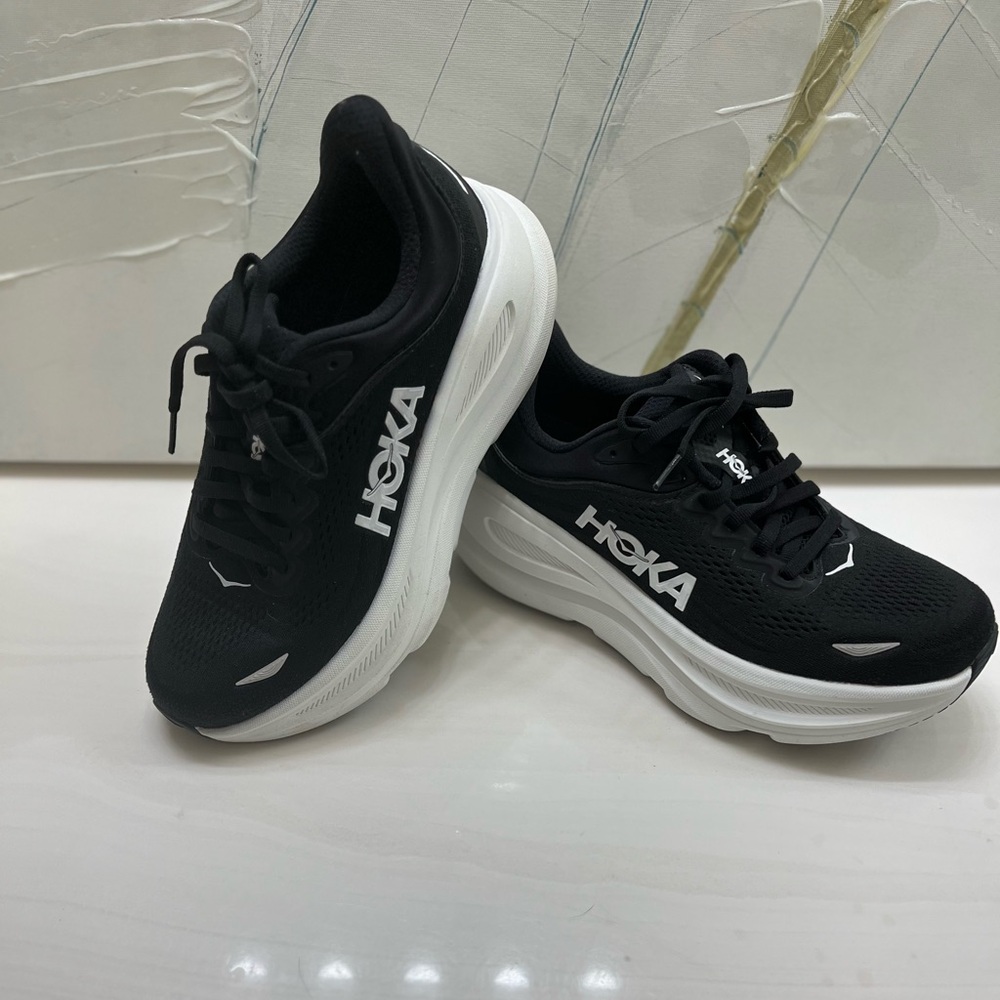 Bondi 9 Running Shoe (Women)